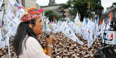 Manifestantes en todo el país exigen que el proceso judicial contra Milagro Sala se haga con ella en libertad. Foto: Telesur