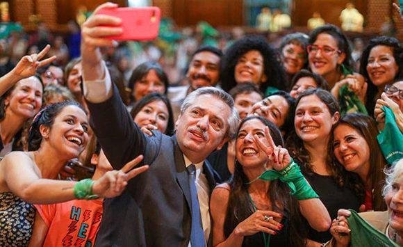 Alberto Fernández with pro-legal abortion activists at the presentation of 'Somos Belén' on November 14. Photo: Frente de Todos