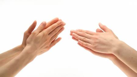 The physics of hand clapping: here's how to do it best – Physics World